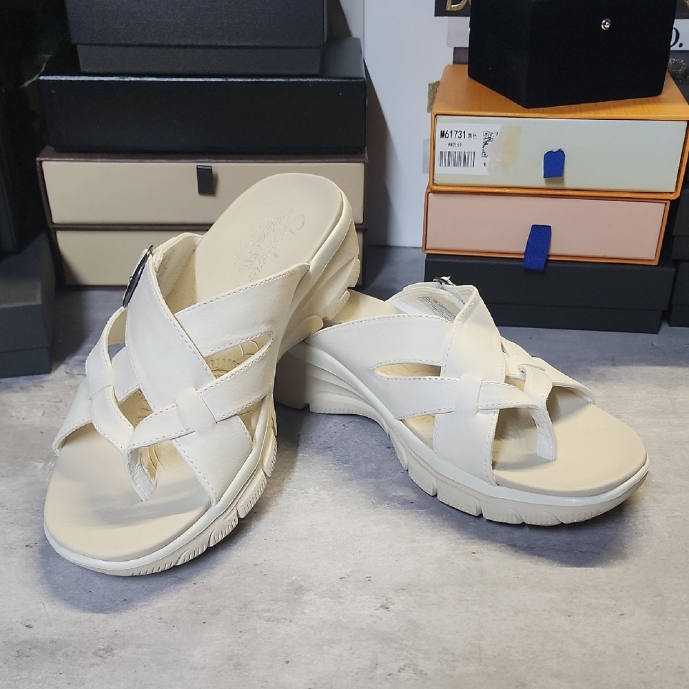 Sketchers Relaxed Fit Yoga Foam Sandals